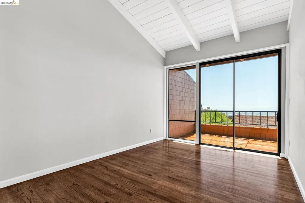 10 Sereno Circle Oakland CA 94619