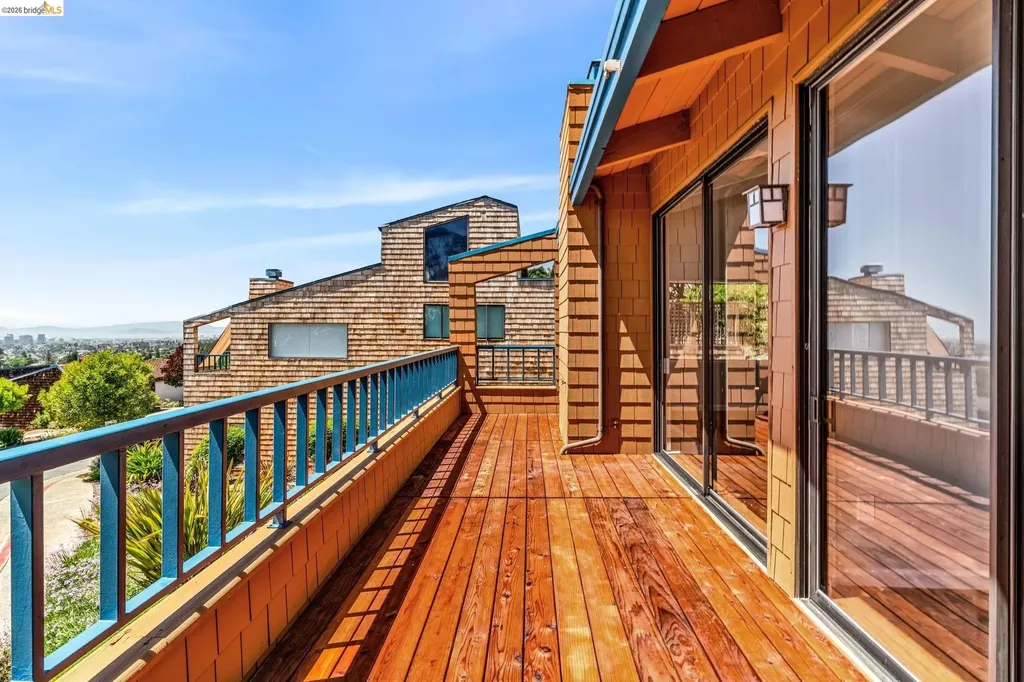 10 Sereno Circle Oakland CA 94619