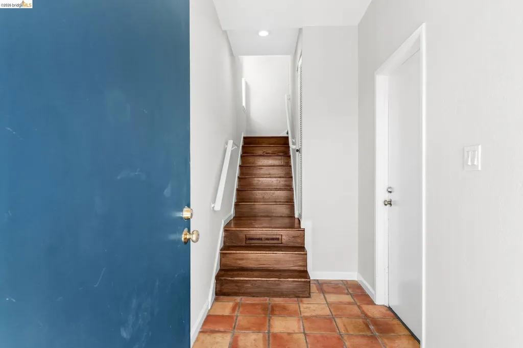 10 Sereno Circle Oakland CA 94619