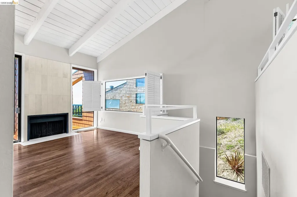 10 Sereno Circle Oakland CA 94619
