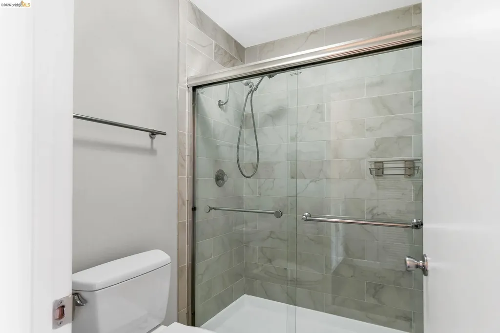 10 Sereno Circle Oakland CA 94619