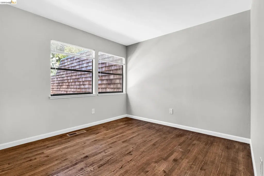 10 Sereno Circle Oakland CA 94619