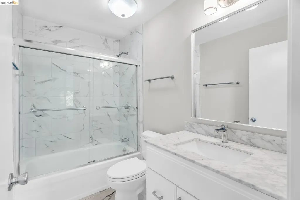 10 Sereno Circle Oakland CA 94619