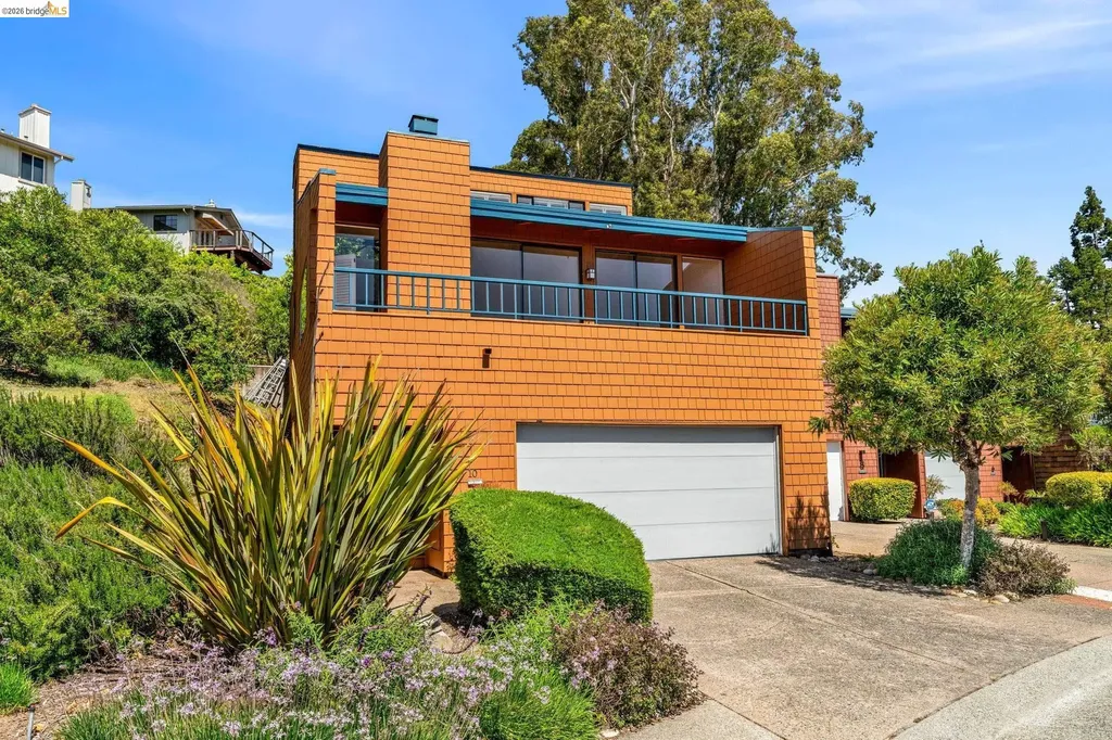10 Sereno Circle Oakland CA 94619