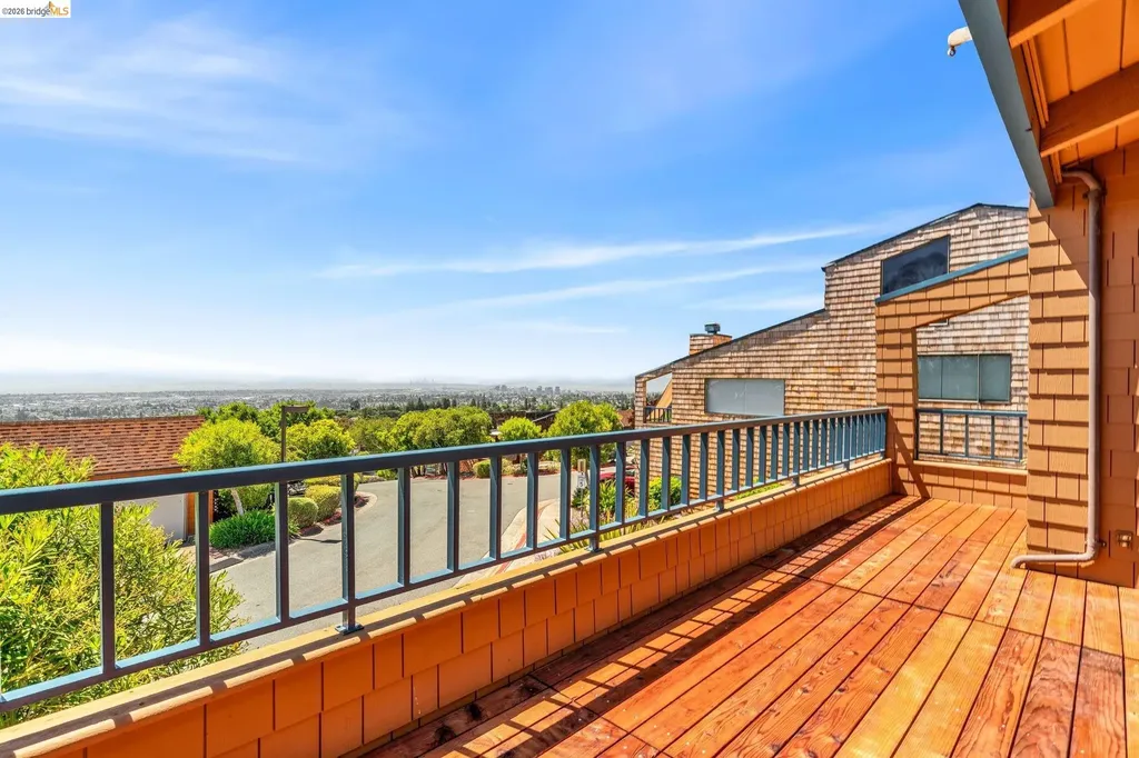 10 Sereno Circle Oakland CA 94619