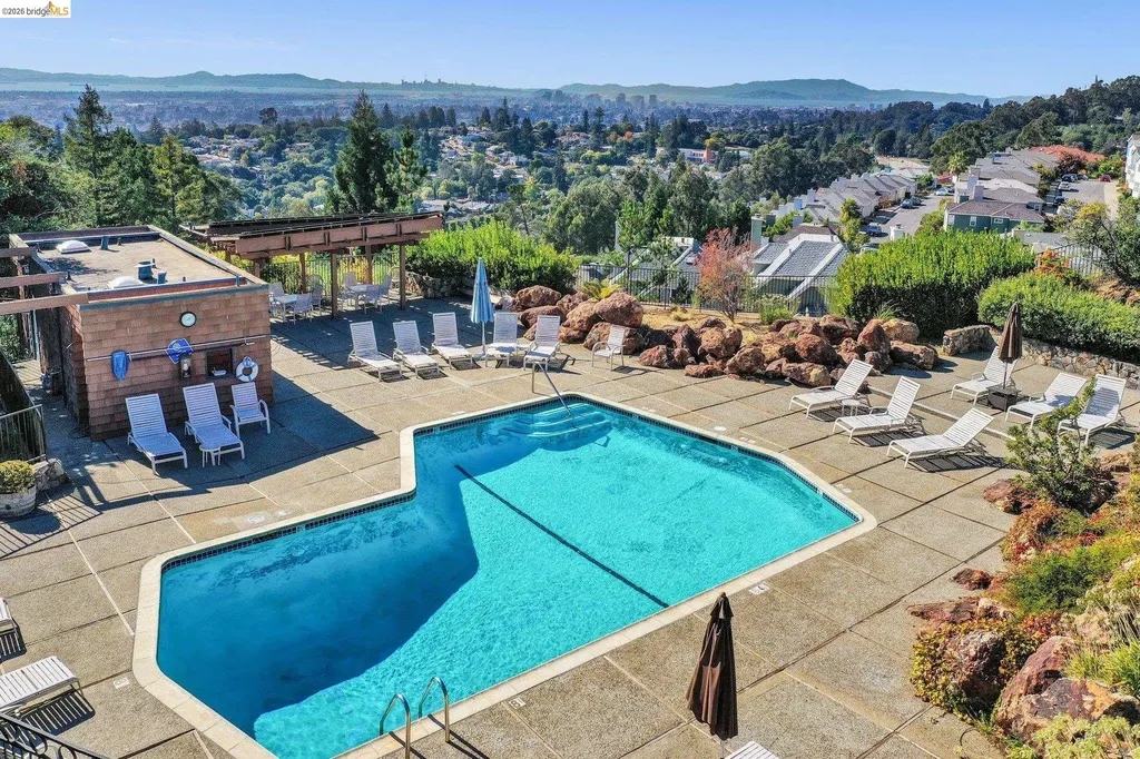 10 Sereno Circle Oakland CA 94619