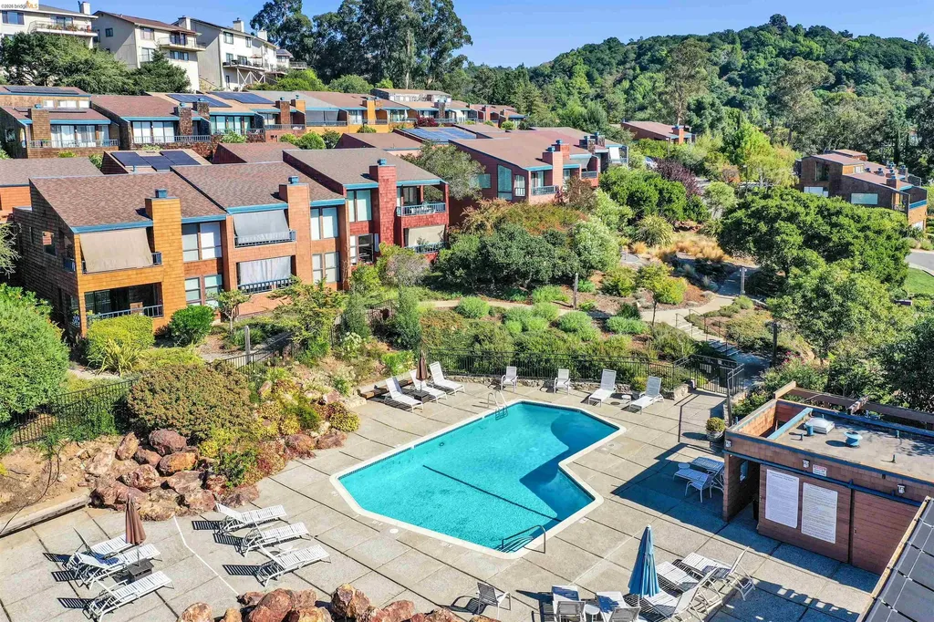 10 Sereno Circle Oakland CA 94619