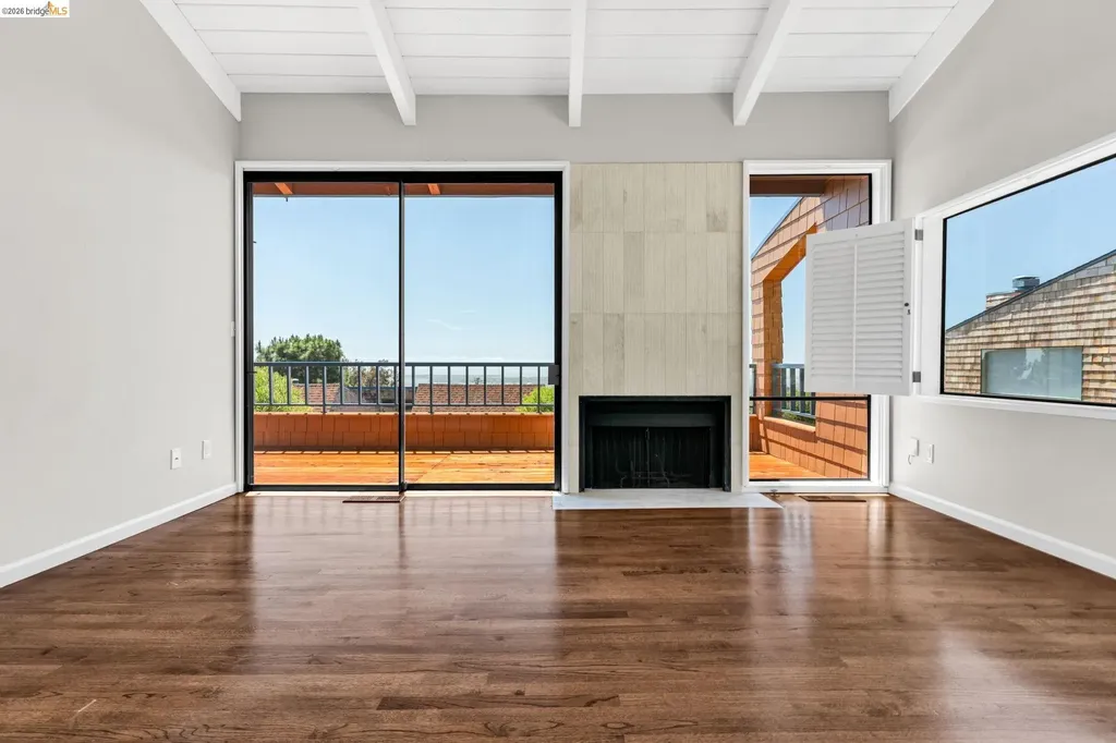 10 Sereno Circle Oakland CA 94619
