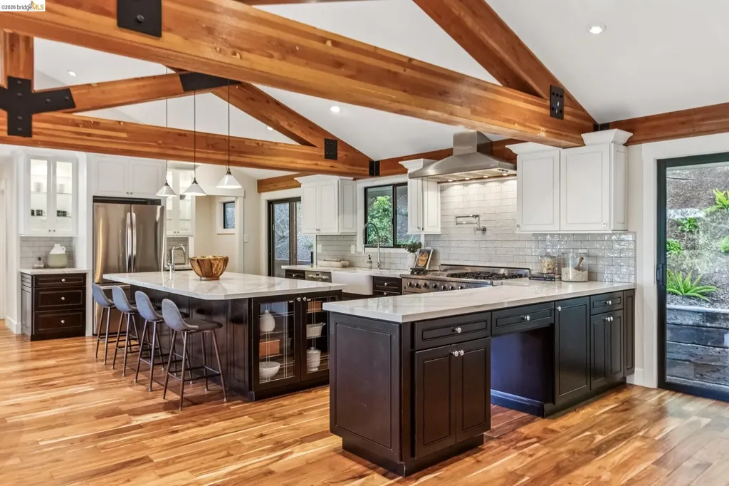 6742 Pinehaven Road Oakland CA 94611