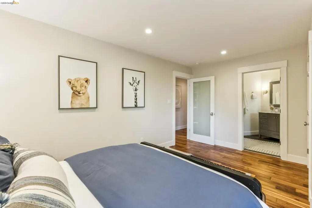 6742 Pinehaven Road Oakland CA 94611