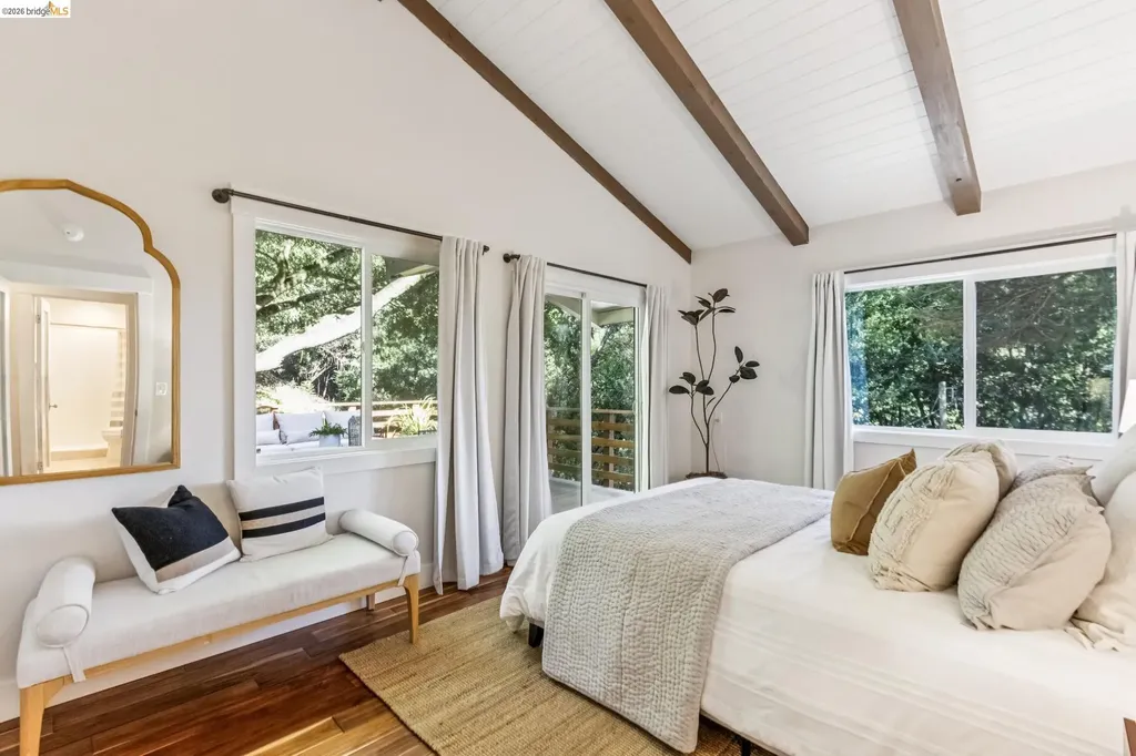 6742 Pinehaven Road Oakland CA 94611