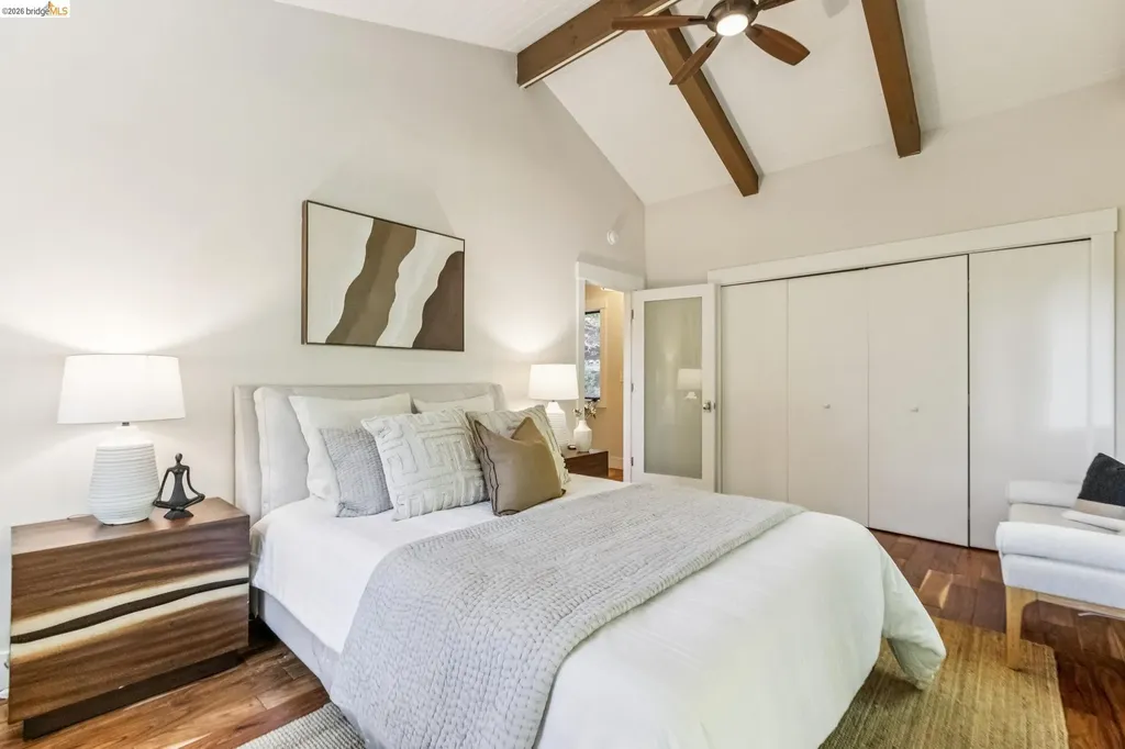 6742 Pinehaven Road Oakland CA 94611