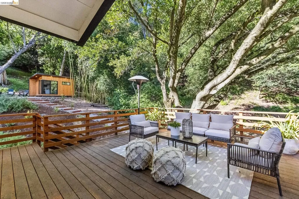 6742 Pinehaven Road Oakland CA 94611