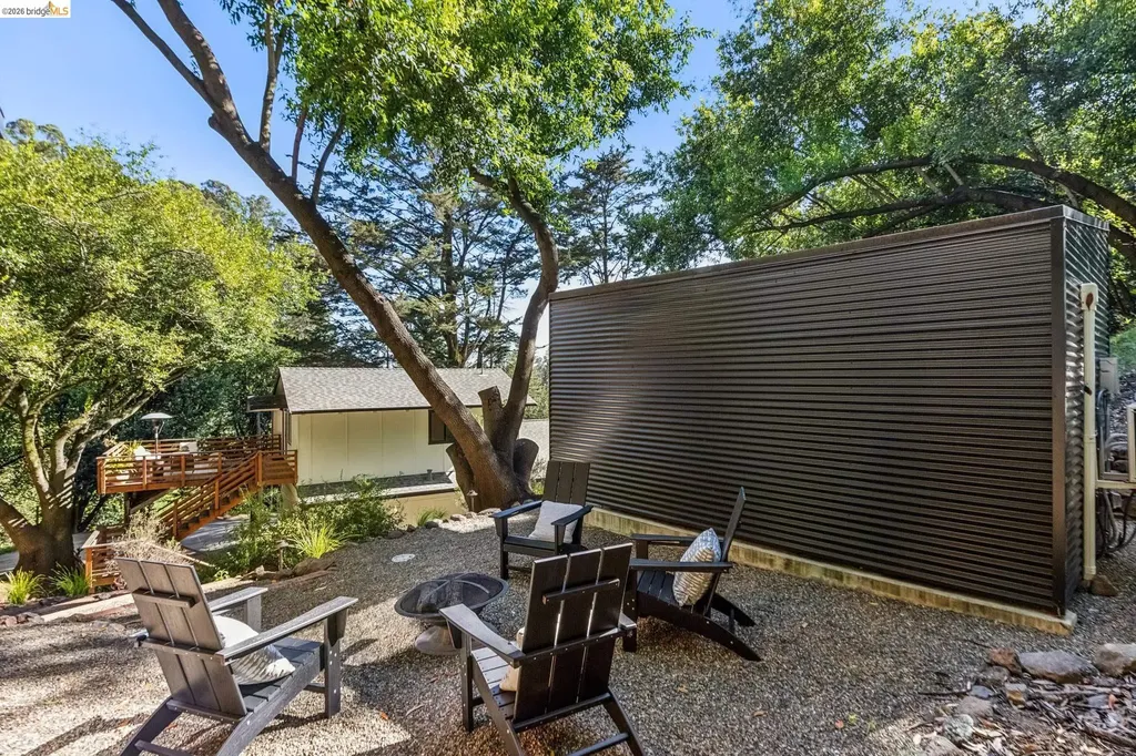 6742 Pinehaven Road Oakland CA 94611
