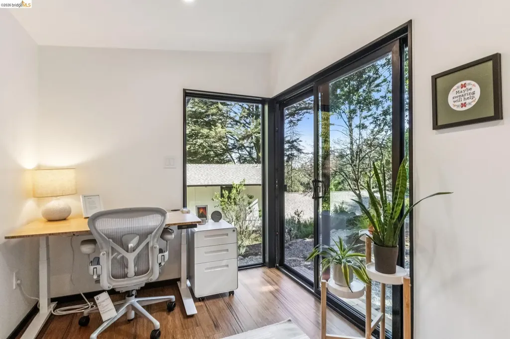 6742 Pinehaven Road Oakland CA 94611
