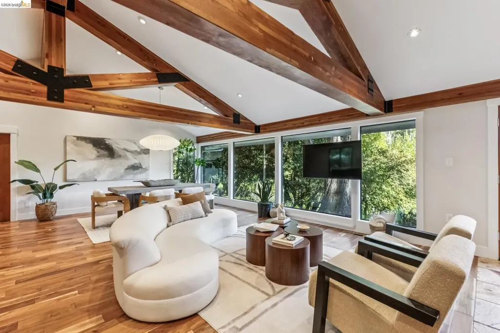 6742 Pinehaven Road Oakland CA 94611
