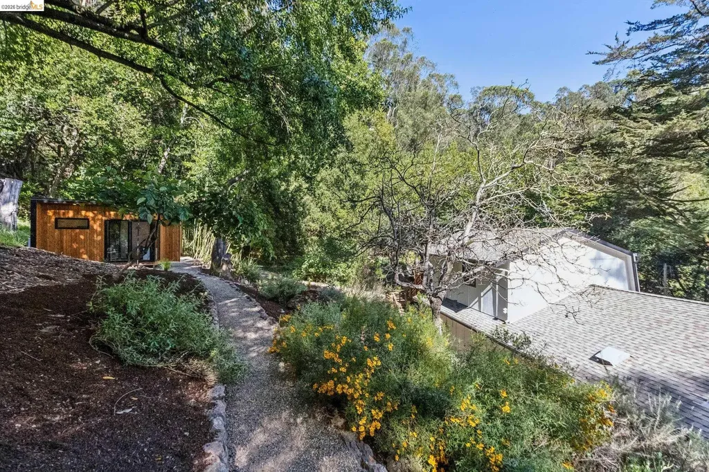 6742 Pinehaven Road Oakland CA 94611