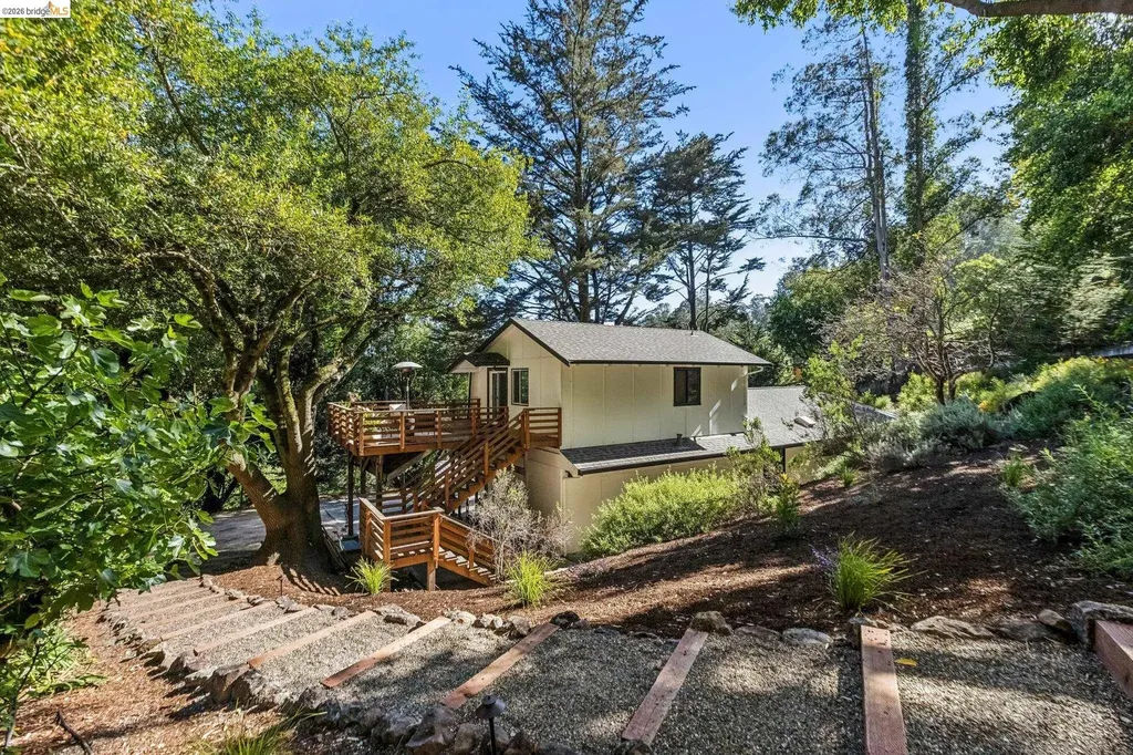 6742 Pinehaven Road Oakland CA 94611