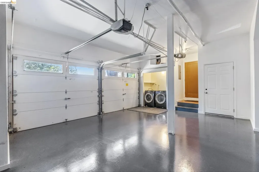 6742 Pinehaven Road Oakland CA 94611