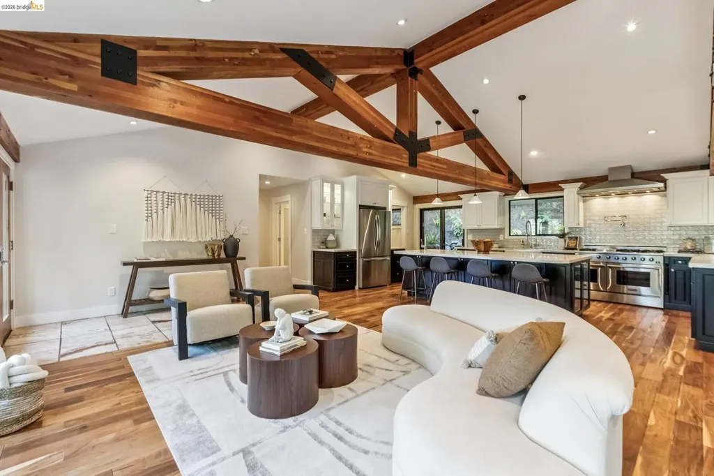 6742 Pinehaven Road Oakland CA 94611