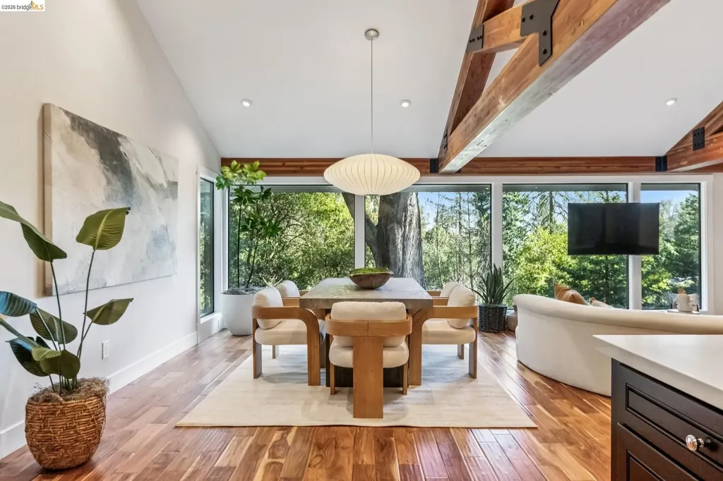 6742 Pinehaven Road Oakland CA 94611