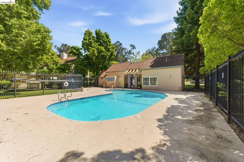605 Forest Run Hercules CA 94547