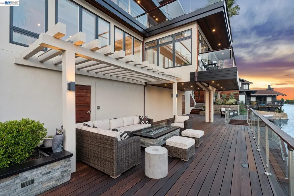1235 Hawthorne Street Alameda CA 94501