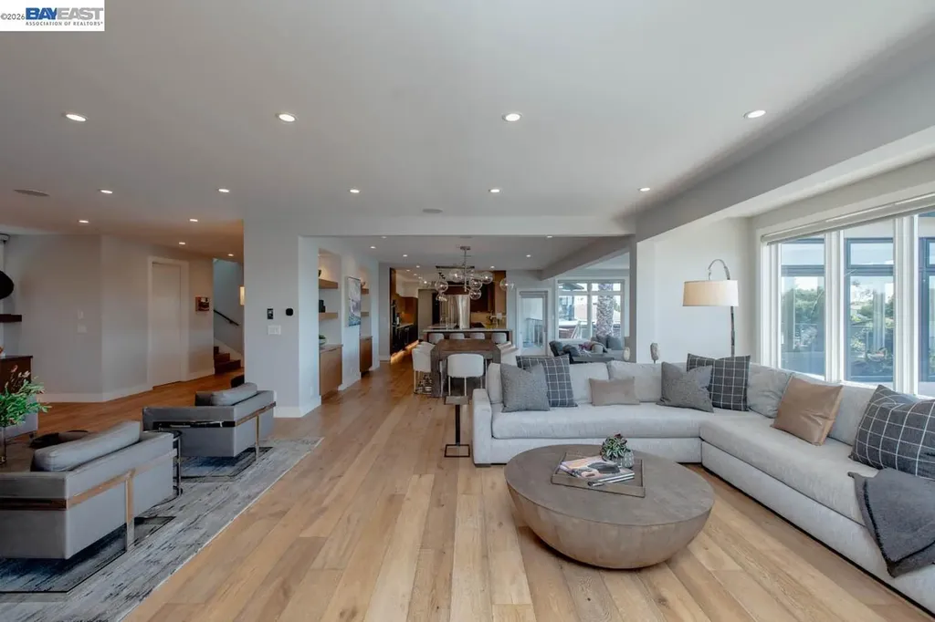1235 Hawthorne Street Alameda CA 94501