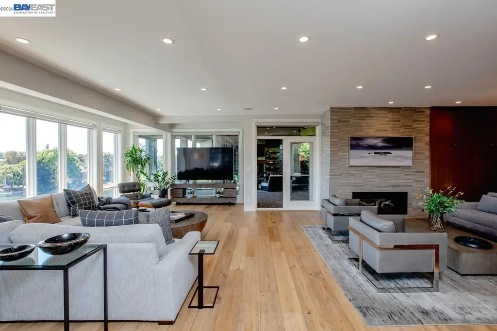1235 Hawthorne Street Alameda CA 94501