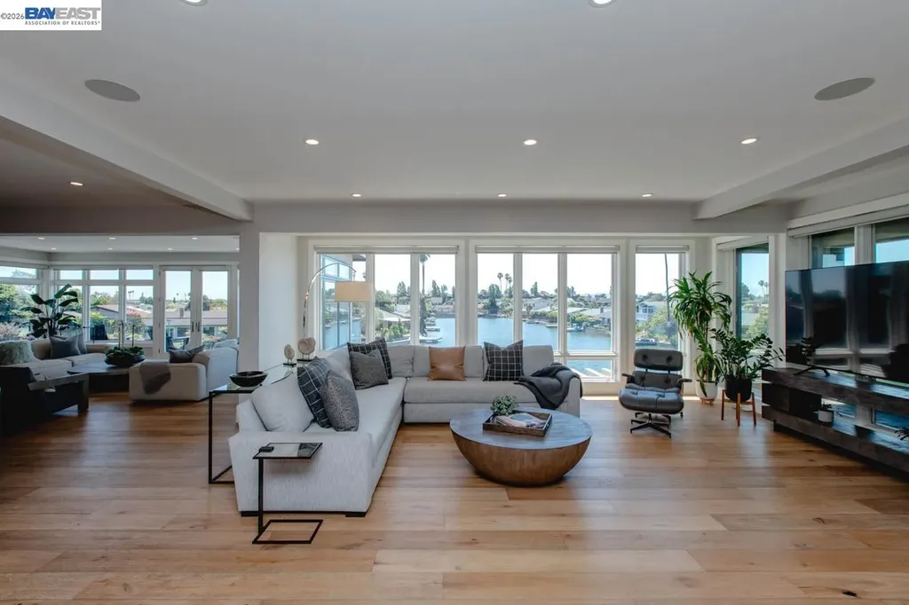 1235 Hawthorne Street Alameda CA 94501