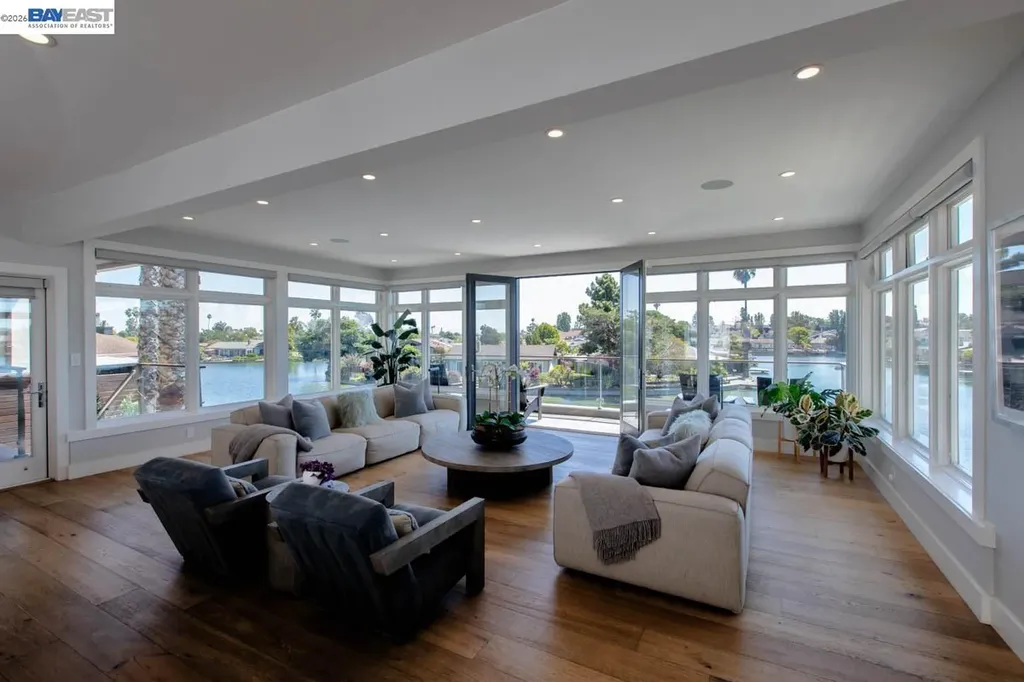 1235 Hawthorne Street Alameda CA 94501