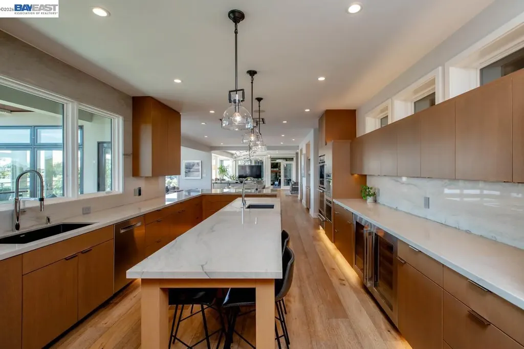1235 Hawthorne Street Alameda CA 94501