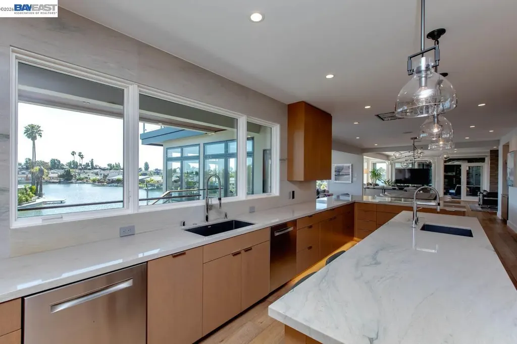 1235 Hawthorne Street Alameda CA 94501