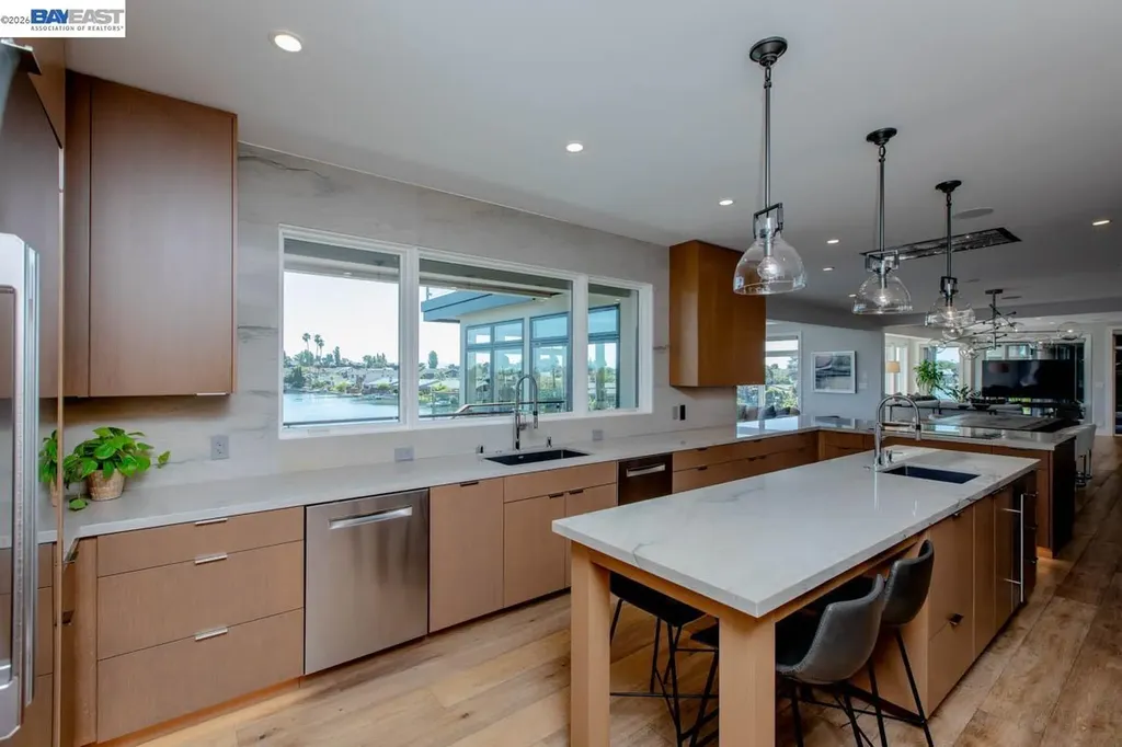 1235 Hawthorne Street Alameda CA 94501