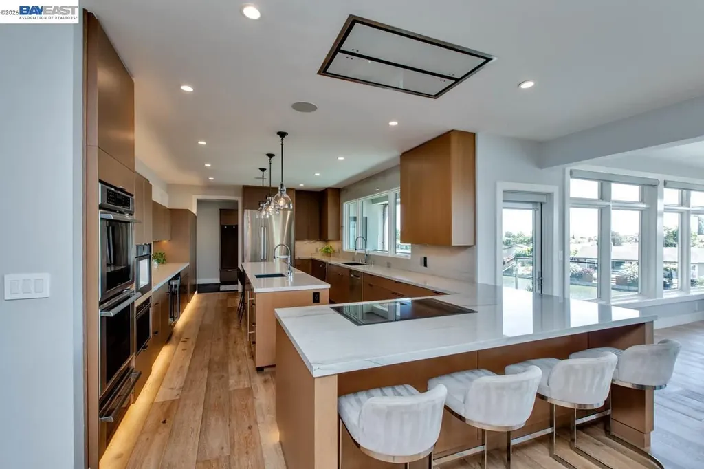 1235 Hawthorne Street Alameda CA 94501