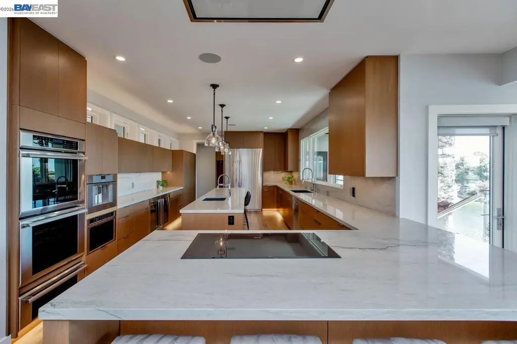 1235 Hawthorne Street Alameda CA 94501