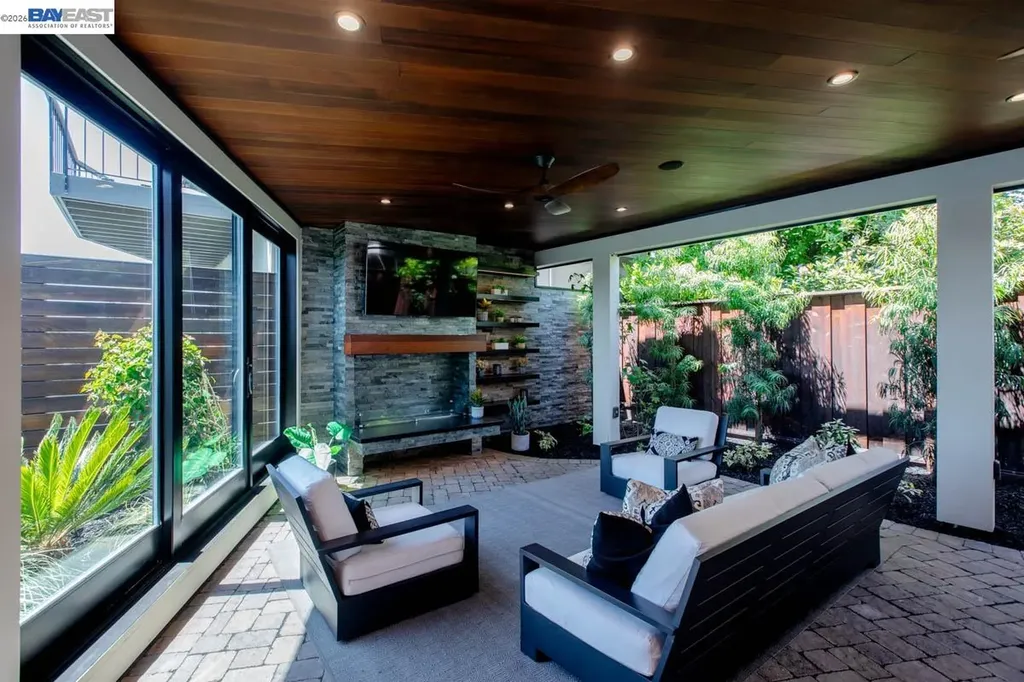 1235 Hawthorne Street Alameda CA 94501