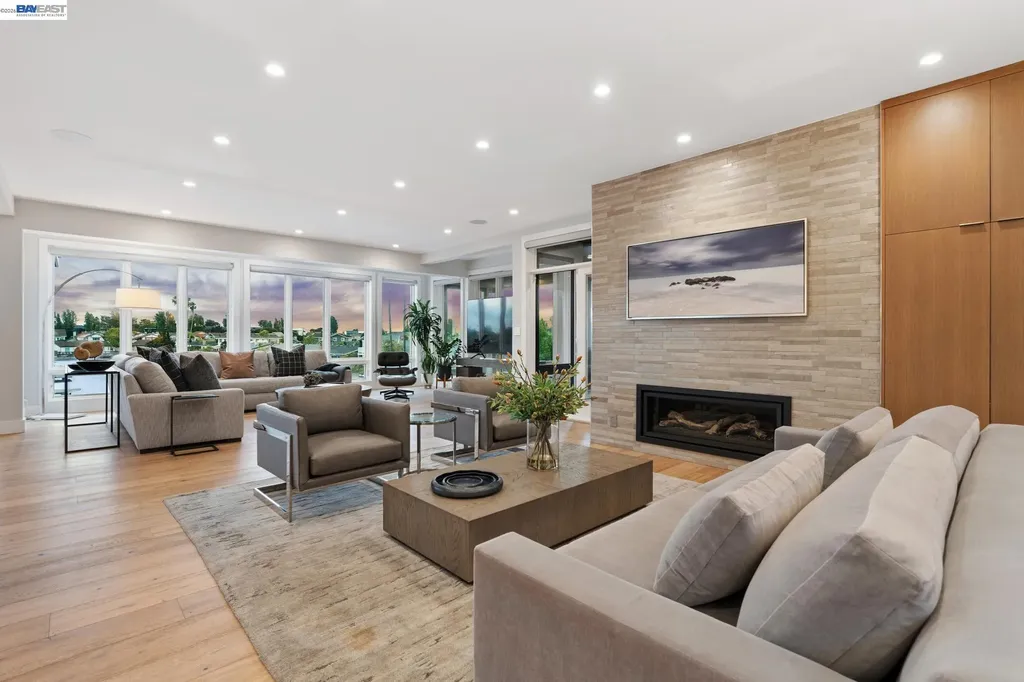 1235 Hawthorne Street Alameda CA 94501