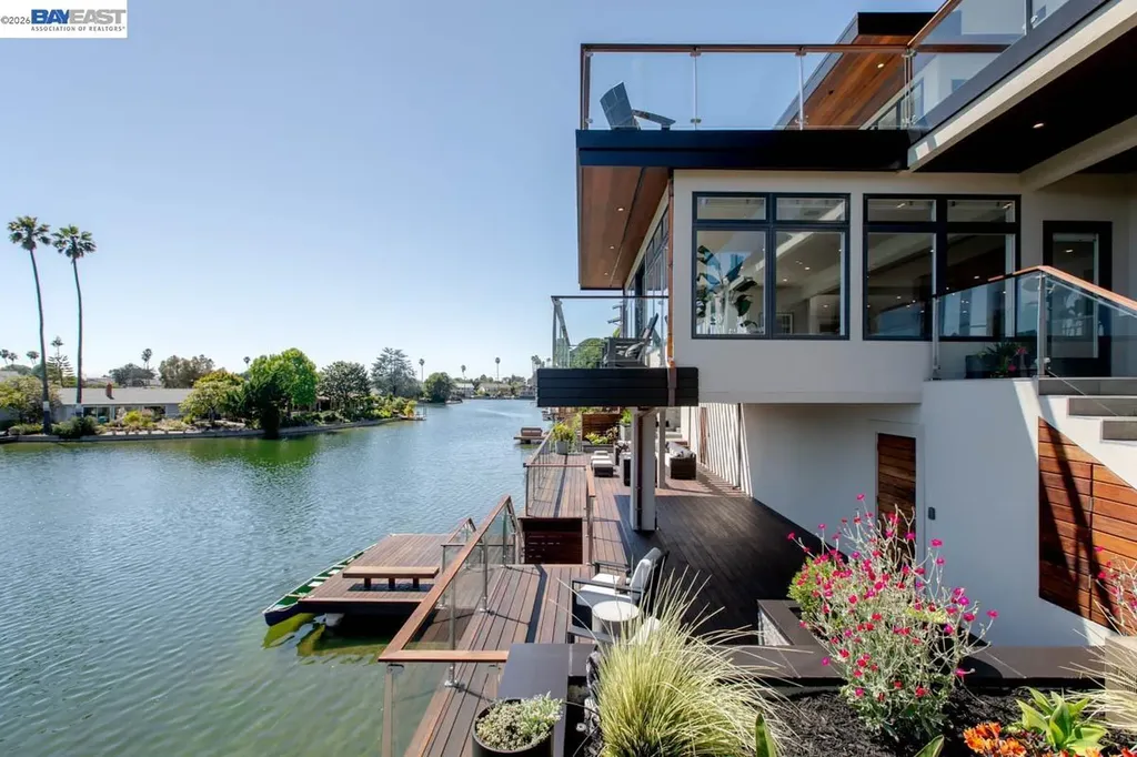 1235 Hawthorne Street Alameda CA 94501