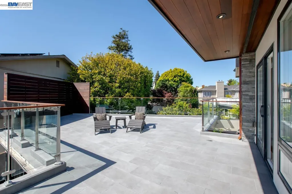 1235 Hawthorne Street Alameda CA 94501