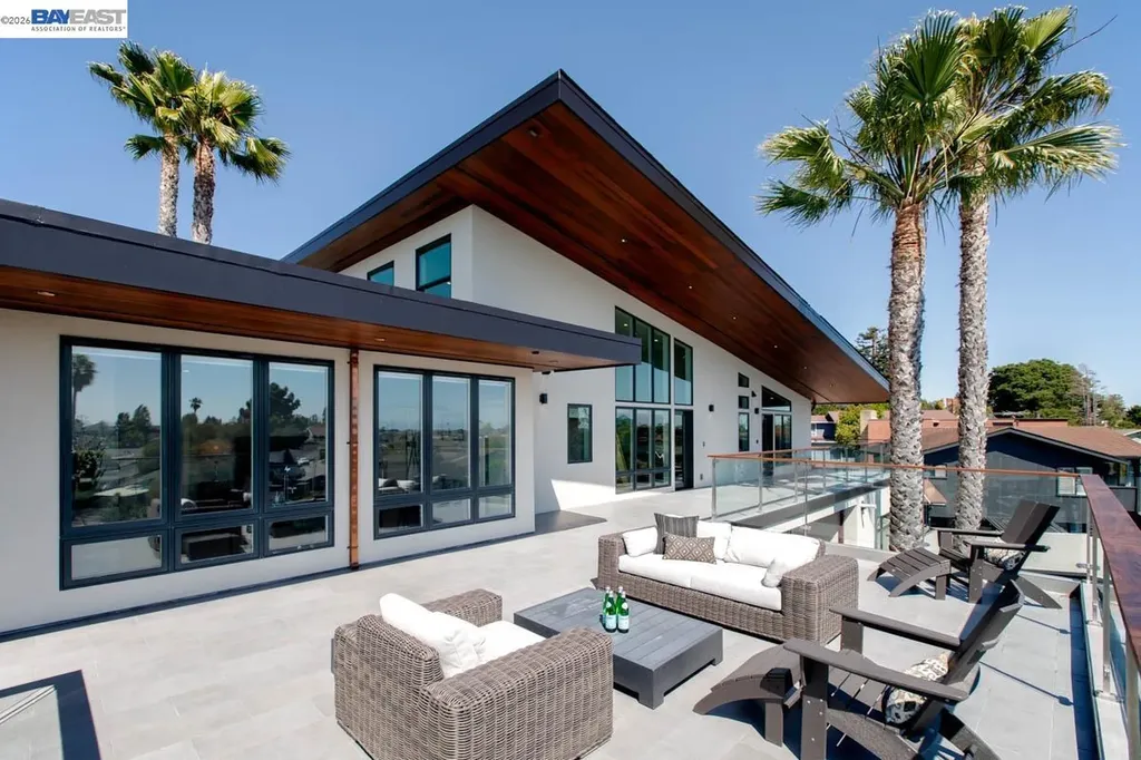 1235 Hawthorne Street Alameda CA 94501