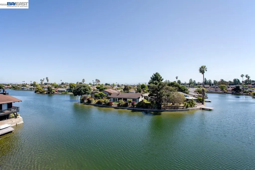 1235 Hawthorne Street Alameda CA 94501
