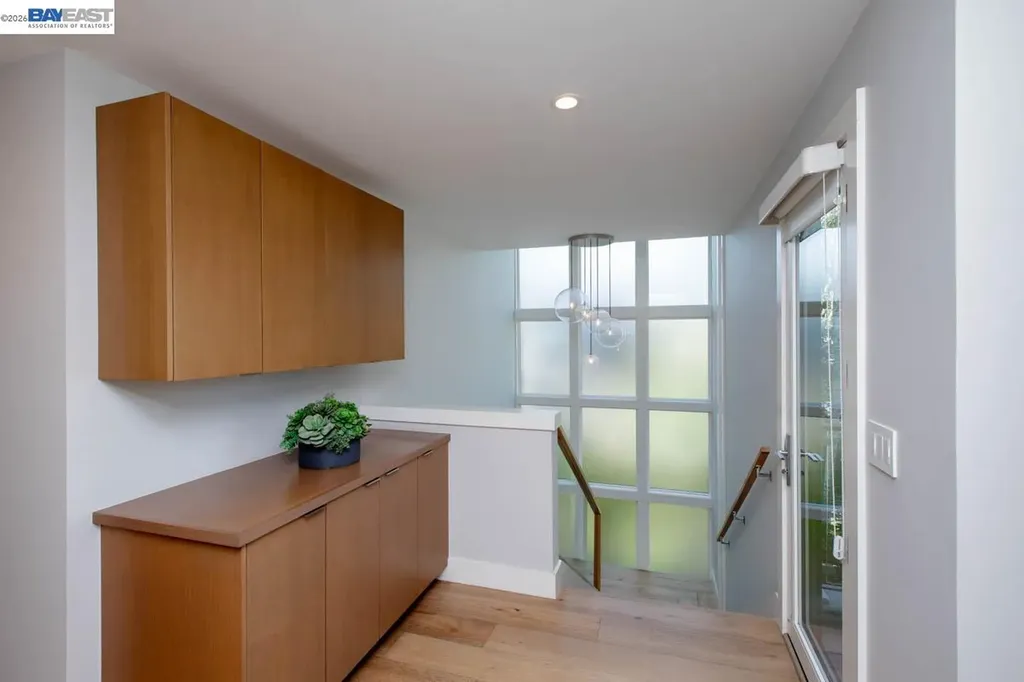 1235 Hawthorne Street Alameda CA 94501