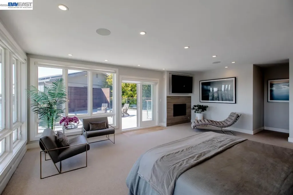 1235 Hawthorne Street Alameda CA 94501