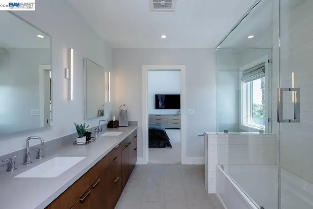 1235 Hawthorne Street Alameda CA 94501