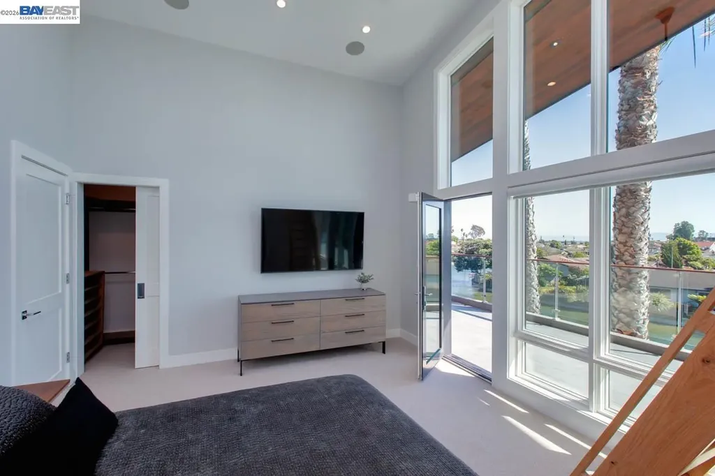 1235 Hawthorne Street Alameda CA 94501