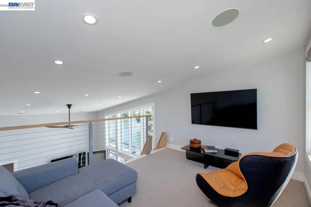 1235 Hawthorne Street Alameda CA 94501