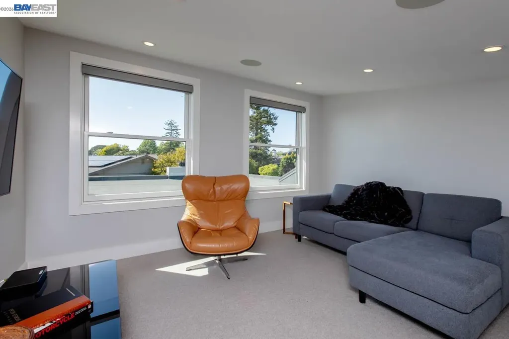 1235 Hawthorne Street Alameda CA 94501