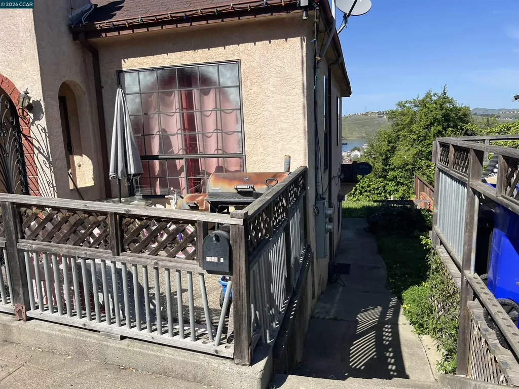 1324 Francis Street Crockett CA 94525