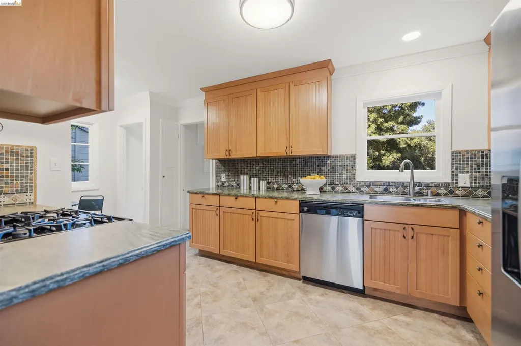 8108 Greenly Drive Oakland CA 94605